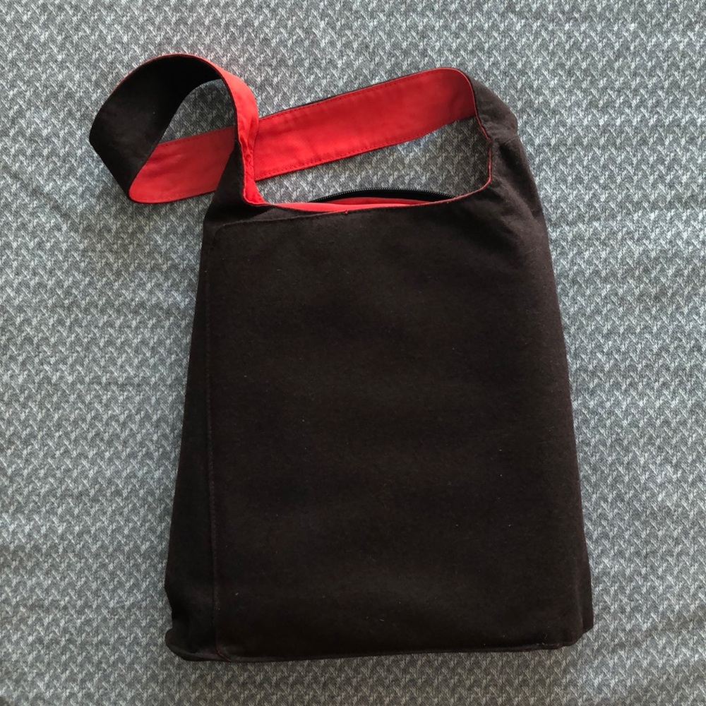 Speck A-line 10.2” Laptop Tote (Brown/Red-Orange) - Picture 2 of 7
